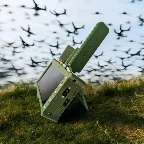 Детектор відеосигналу FPV-дронів VIDIK 4-діапазонний (автосканування, до 10 км, 7" дисплей) — фото 6