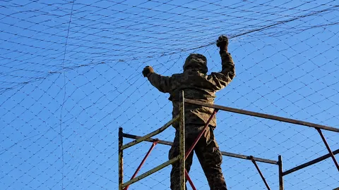 Антидронова сітка (6×73 м) вічко 50 мм, нитка 1,8 мм, чорна міцна сітка для захисту техніки та позицій — фото 13