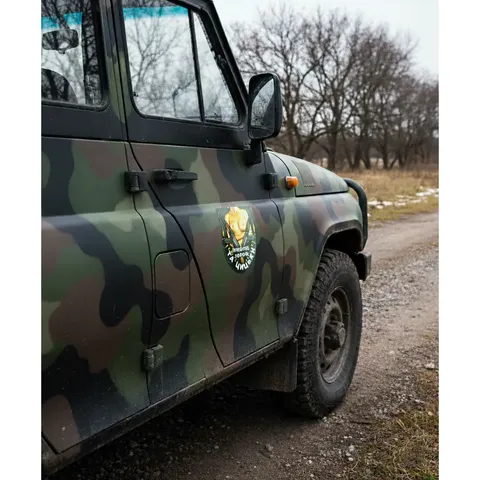 Магніт-Шеврон Люблю зброю та цицьки 14*16,5 см сувенір на холодильник — фото 3