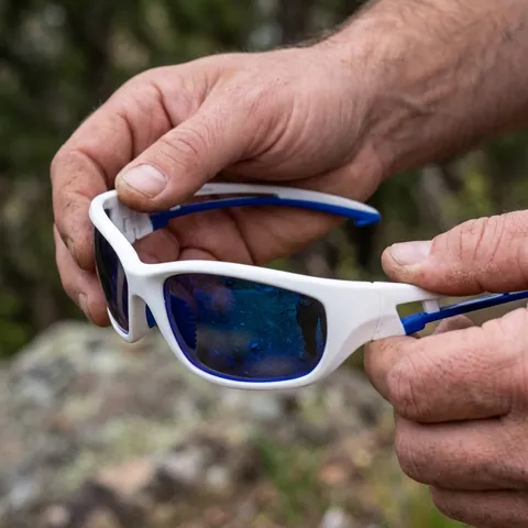 Захисні окуляри з поляризацією BluWater Seaside White Polarized (G-Tech™ blue), дзеркальні сині, Білий — фото 3
