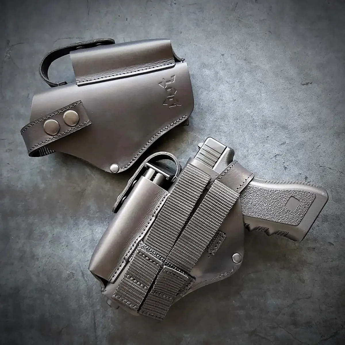 Шкіряна кобура під GLOCK 17 на MOLLE, чорна