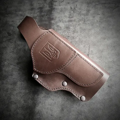 Шкіряна кобура поясна під GLOCK 17, коричнева з тисненням герб України — фото 2