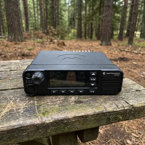 Професійна автомобільна цифрова рація Motorola DM4600e VHF LP (MDM28JNN9VA2AN)