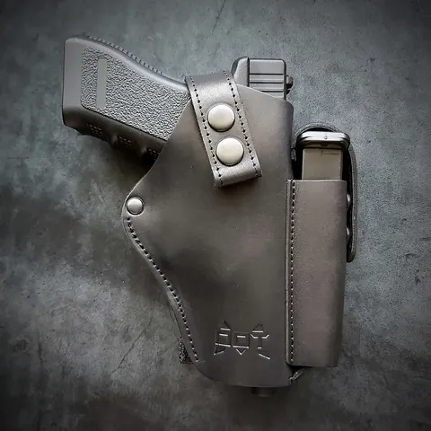 Шкіряна кобура під GLOCK 17 на MOLLE, чорна — фото 3