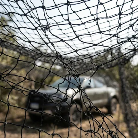 Антидронова сітка (6×65 м) вічко 50 мм, нитка 1,8 мм, чорна міцна сітка для захисту техніки та позицій — фото 3