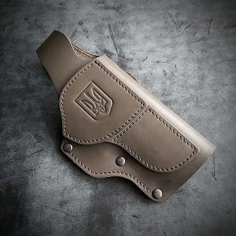 Шкіряна кобура поясна під GLOCK 17, олива з тисненням герб України — фото 3