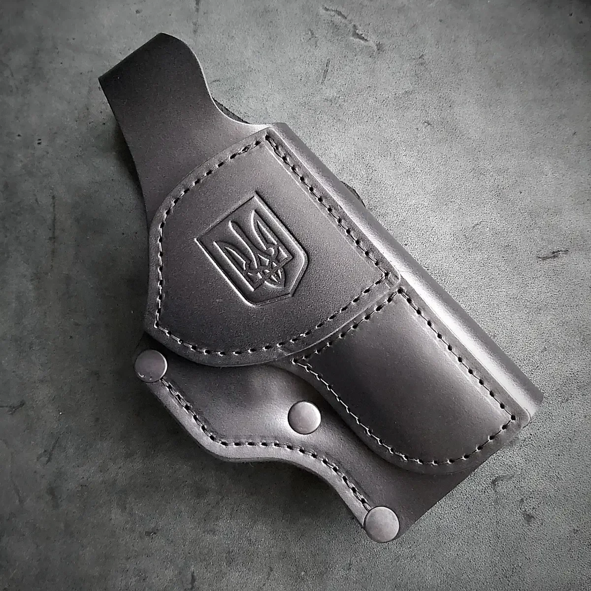 Шкіряна кобура поясна під HK VP9 | чорна з гербом України