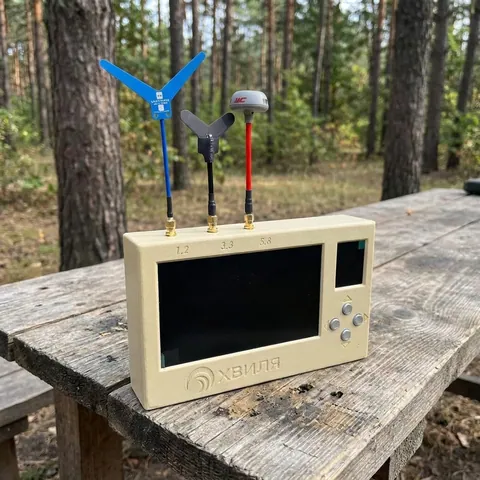 Професійний детектор дронів Хвиля-3 (1.2 / 3.3 / 5.8 ГГц)