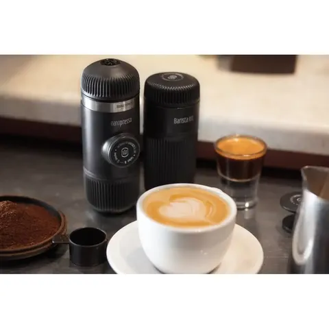 Портативна еспресо-кавоварка Wacaco Nanopresso сіра з чохлом, механічна, для меленої кави — фото 11